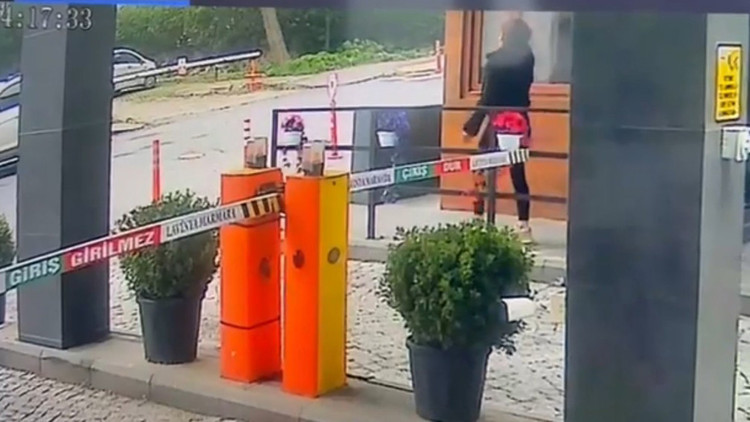 İstanbul- Büyükçekmecede 7 yaşındaki kızını kullanarak evlerden hırsızlık yapan kadın yakalandı