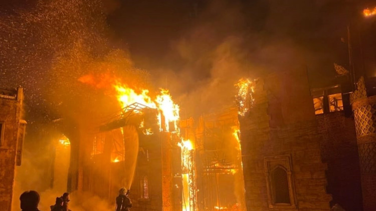 İstanbul- Çekmeköyde film platosundaki yangın söndürüldü