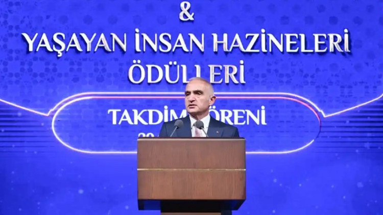 Bakan Ersoy, Kültür ve Turizm Bakanlığı Özel Ödülleri ve Yaşayan İnsan Hazineleri Ödül Töreninde konuştu