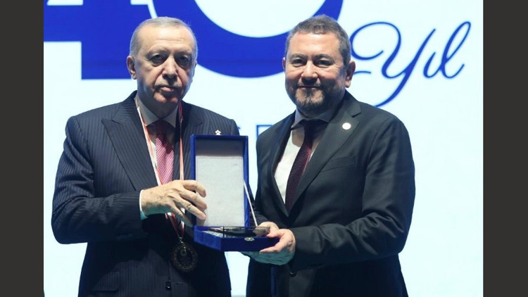 İzmirli iş insanına Erdoğan’dan plaket