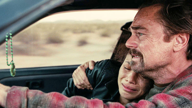 Çocukluğu hayat kadınlarının arasında geçmişti: Herkes genç sevgililerini konuşuyor ama onun yolu başka... Yürü hatta koş... Kim tutar seni