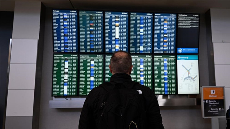 Kar fırtınası hava trafiğini felç etti: 1000den fazla uçuş iptal