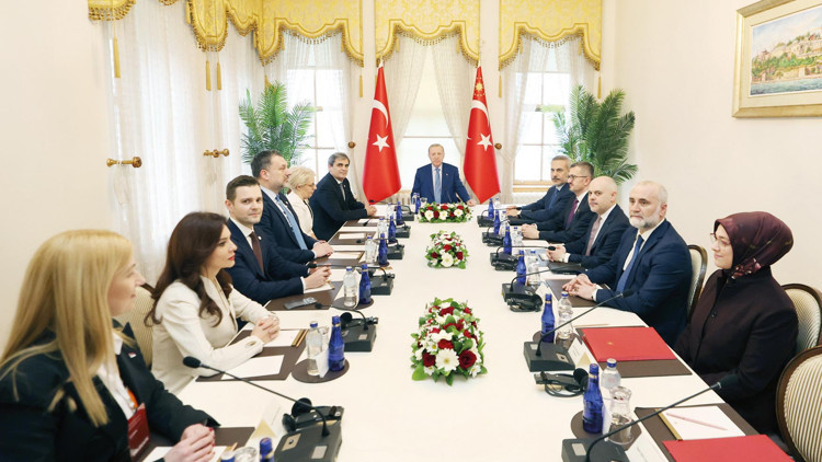 Dolmabahçe’de ‘barış’ mesaisi