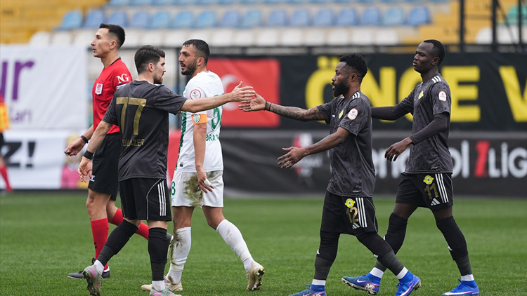 Esenler Erokspor, Serikspor deplasmanından 3 golle çıktı Esenler Erokspor, Serikspor deplasmanından 3 golle çıktı