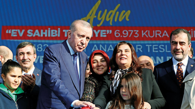 Erdoğan’dan deprem bölgesi çıkışı: ‘3 yıldır neredeydin Özgür Efendi’