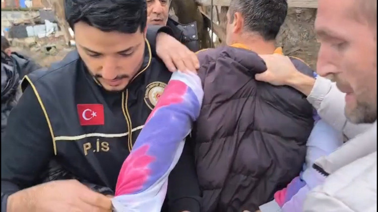 İstanbul- 11 yıl 7 ay hapis cezasıyla aranan şüpheli Bakırköyde yakalandı