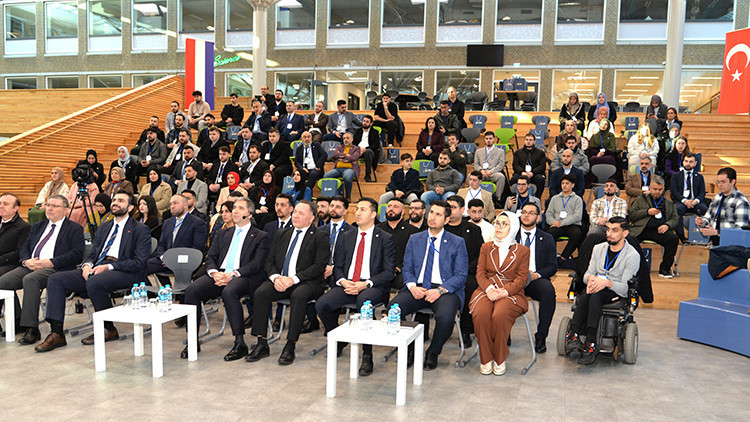 UID’li gençler Amsterdam’da buluştu