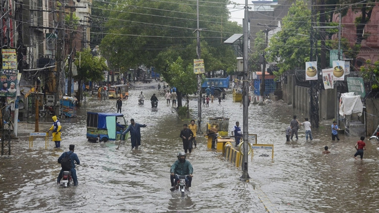 Pakistanda şiddetli yağışlar 5 kişinin ölümüne yol açtı