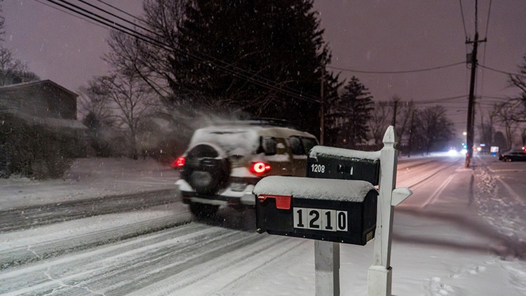 ABDde kar fırtınası: 10 biden fazla uçuş iptal oldu, 800 binden fazla kişi elektriksiz kaldı