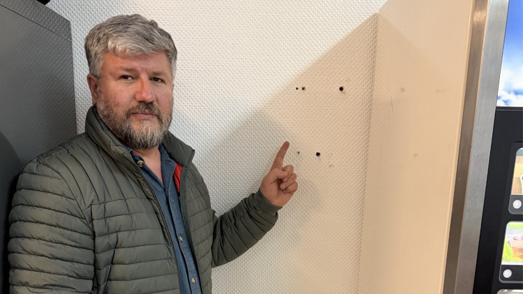 Camideki bağış kutusunu çaldı
