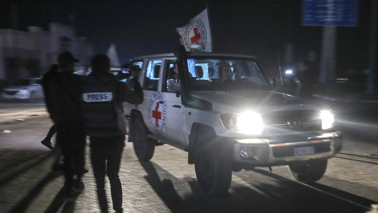 İsrail, Gazzede alıkoyduğu 9 Filistinli esiri daha serbest bıraktı