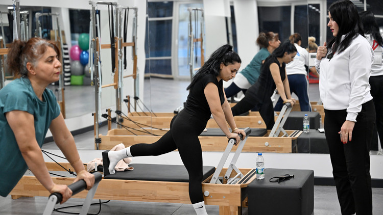 Kadınlar pilates kursuyla bedenen ve ruhen güçleniyor