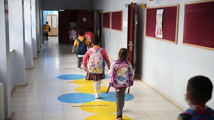 Okullarda ikinci dönem için geri sayım başladı… Eğitime ‘bayrak sevgisi’ temasıyla başlanacak