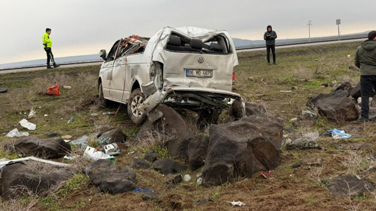 Şırnakta feci kaza Minibüs takla attı: 2 can kaybı, 6 yaralı