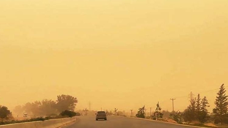 Libya’da turuncu kâbus… Kum fırtınası vurdu: Eğitim ve uçuşlar iptal