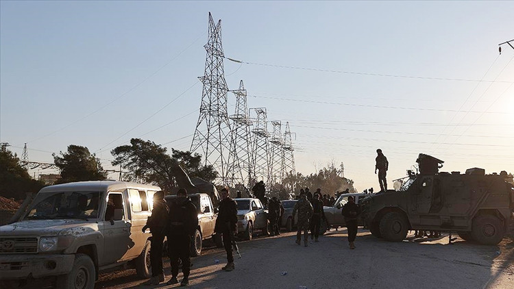 Suriye güçleri, YPG işgalindeki Hasekeye girmek için bekliyor