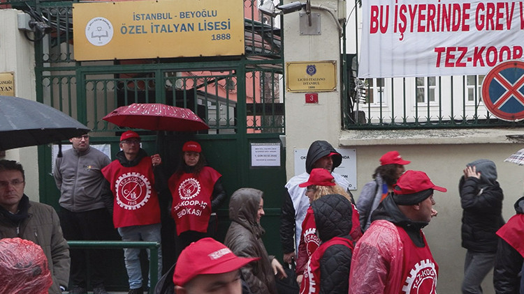 İstanbuldaki İtalyan Lisesinde Türk öğretmenler grev başlattı | Doğduğumuz topraklarda kimsenin bizi aşağılamaya hakkı yok