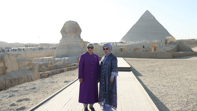 Emine Erdoğan, Mısır Cumhurbaşkanı Sisinin eşi Amer ile bir araya geldi