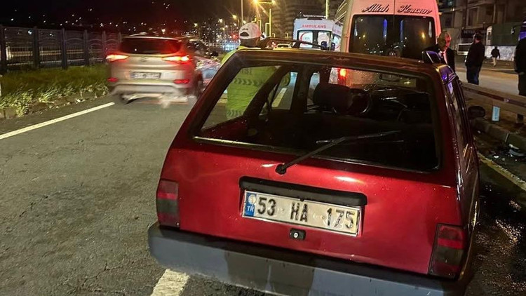 Rize’de otomobil, minibüse çarptı; 1 yaralı