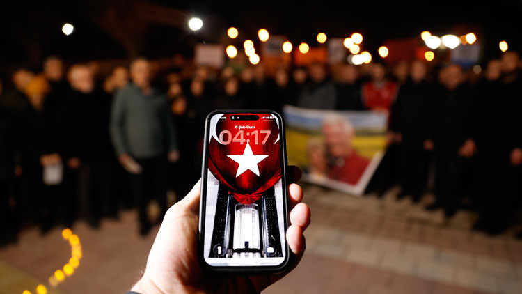Saatler 04.17de durdu 6 Şubat depremlerinin üzerinden 3 yıl geçti... Birçok ilden anma töreni düzenlendi Saatler 04.17de durdu 6 Şubat depremlerinin üzerinden 3 yıl geçti... Birçok ilden anma töreni düzenlendi