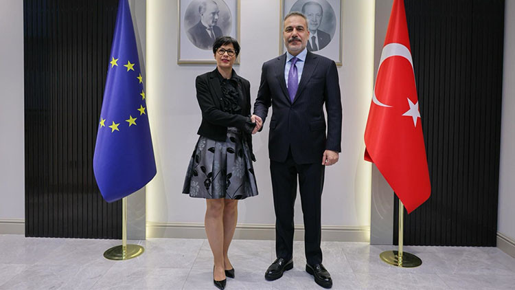 Dışişleri Bakanı Hakan Fidan AB Komisyonunun Genişlemeden Sorumlu Üyesi Kos ile görüştü Dışişleri Bakanı Hakan Fidan AB Komisyonunun Genişlemeden Sorumlu Üyesi Kos ile görüştü