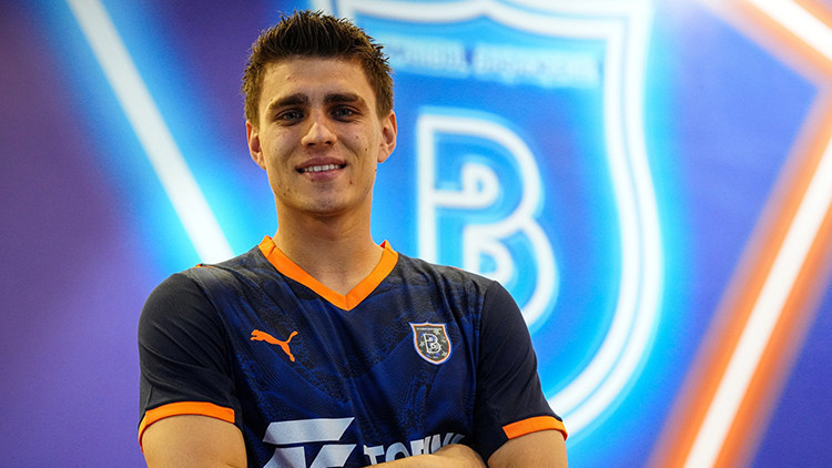 Galatasarayda sürpriz ayrılık Kazımcan Karataş, Başakşehire kiralandı