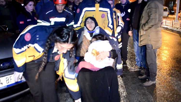 Erzurumda faciadan dönüldü... 9 kişi yaralandı