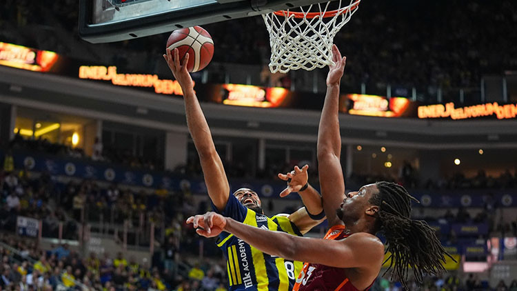 Potadaki derbide kazanan Fenerbahçe Beko