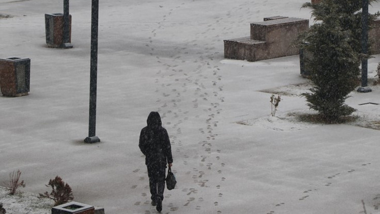 Vanda beyaz esaret 141 yerleşim yerine ulaşım durdu, bir ilçede okullar tatil edildi