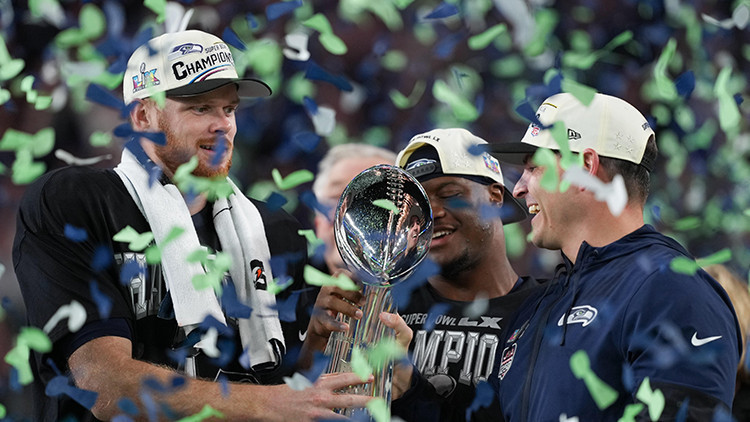 Super Bowlda şampiyon belli oldu: Trump küplere bindi