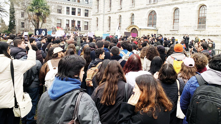 Boğaziçi’ne giriş çıkış kapatıldı