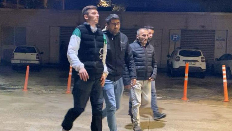 Tartıştığı arkadaşının kafatasını kırdı Tartıştığı arkadaşının kafatasını kırdı