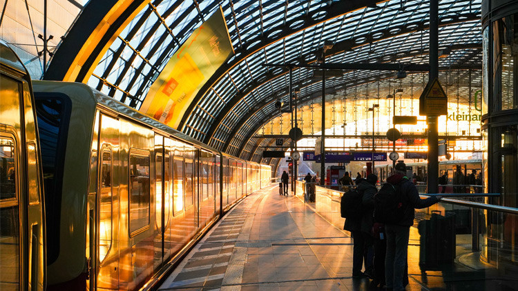 Ünlü komedyenle imaj reklamına eleştiri Ünlü komedyenle imaj reklamına eleştiri