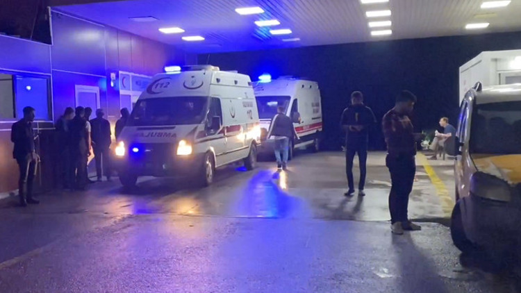 Diyarbakırda 3 yaşındaki çocuğun kahreden ölümü Silahla oynayan kardeşi kazara vurdu Diyarbakırda 3 yaşındaki çocuğun kahreden ölümü Silahla oynayan kardeşi kazara vurdu