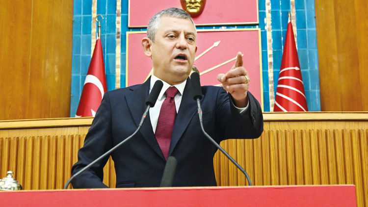 Özel, ‘tartışmalı’ mesajları okudu: Söylediklerim kişilik tespiti Özel, ‘tartışmalı’ mesajları okudu: Söylediklerim kişilik tespiti