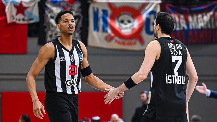 TBF ve Beşiktaştan Yunanistandaki ırkçı pankarta kınama Açık bir nefret söylemidir TBF ve Beşiktaştan Yunanistandaki ırkçı pankarta kınama Açık bir nefret söylemidir