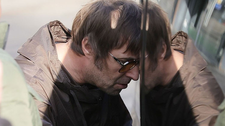 Aşk çocuğu ünlü şarkıcıya pahalıya patladı: Madem evlenmedik, kızım için daha çok para ver