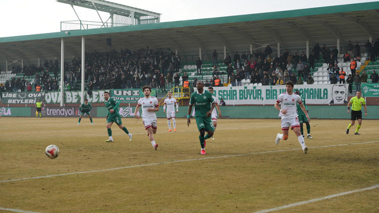 Iğdır FK ile Ümraniyespor 2 gollü maçta yenişemedi