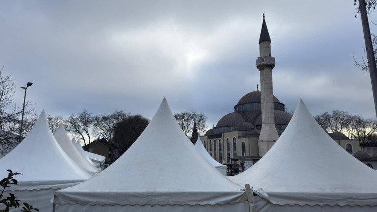 Duisburg Merkez Cami 11 ayın sultanı için hazırlandı