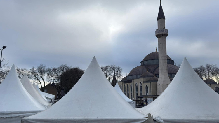 Duisburg Merkez Cami’de hayır çarşısı kuruldu