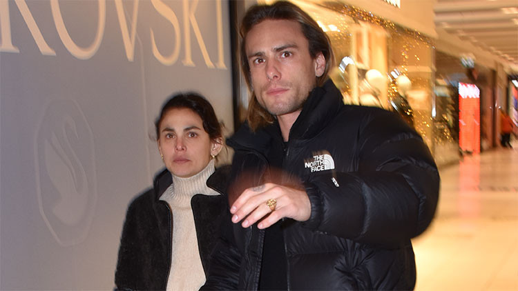 Rafael Cemo Çetin kız arkadaşıyla.... Çekmeyin bizi Rafael Cemo Çetin kız arkadaşıyla.... Çekmeyin bizi