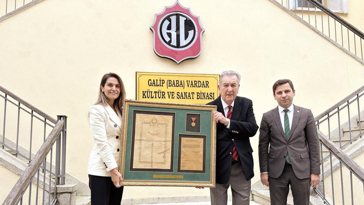 Kabataş’ın İstiklal Madalyalı öğretmeni Galip Baba’nın mirası emin ellerde Kabataş’ın İstiklal Madalyalı öğretmeni Galip Baba’nın mirası emin ellerde