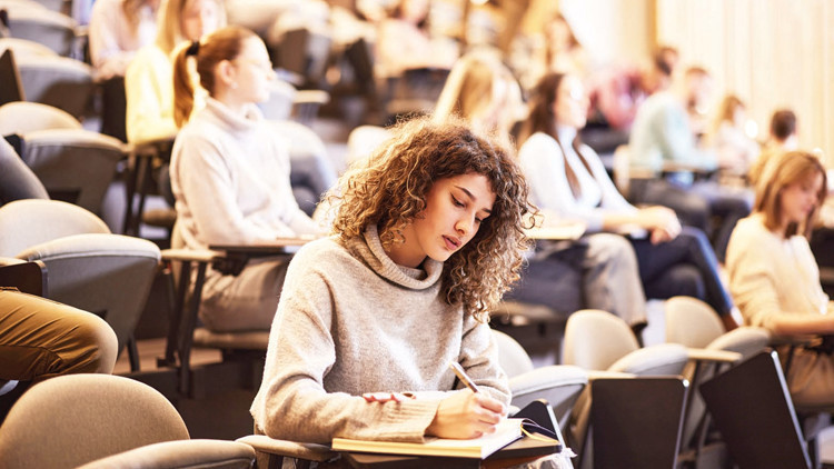 Vakıf üniversitelerinde kontenjan azalacak Vakıf üniversitelerinde kontenjan azalacak