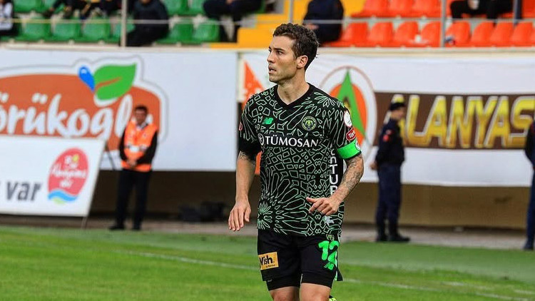 Galatasaray maçı öncesi Konyasporda kadro dışı kararı Kaptanlığı alındı