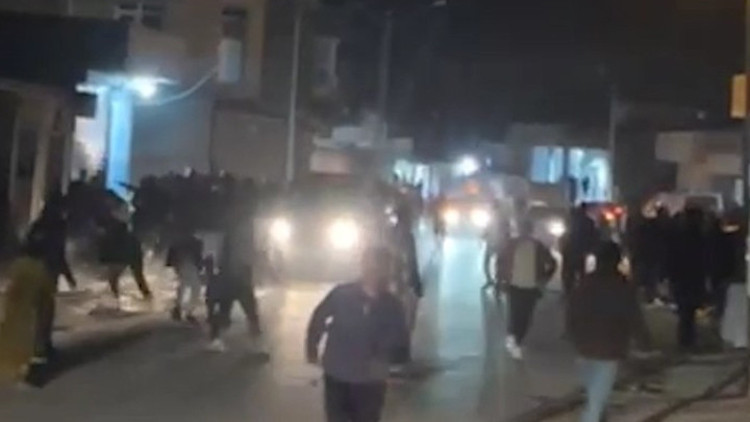 Şanlıurfada husumetli aileler arasında taşlı-sopalı kavga: 8 yaralı