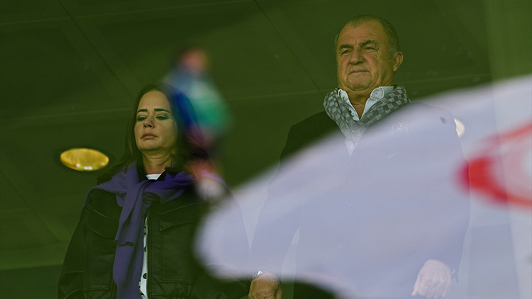 Fatih Terim, Levent Şahini ilk maçında yalnız bırakmadı Fatih Terim, Levent Şahini ilk maçında yalnız bırakmadı