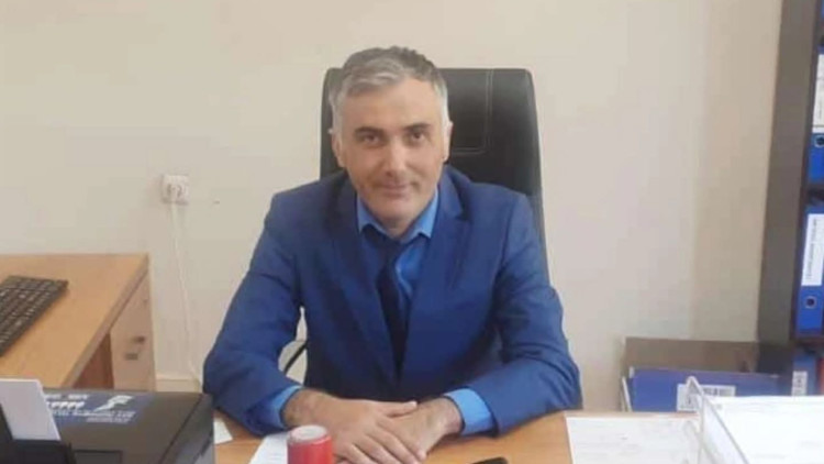 Balkondan düşen müdür yardımcısı öldü