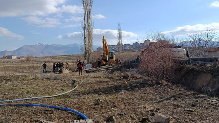 Malatyada altyapı çalışmaları sırasında göçük; 2 yaralı