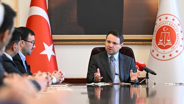 Bakan Gürlek: Güçlü toplum, güçlü Türkiyenin temelidir Bakan Gürlek: Güçlü toplum, güçlü Türkiyenin temelidir