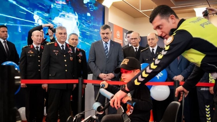 Bakan Çiftçi Külliyede Ramazan etkinlik alanını ziyaret etti